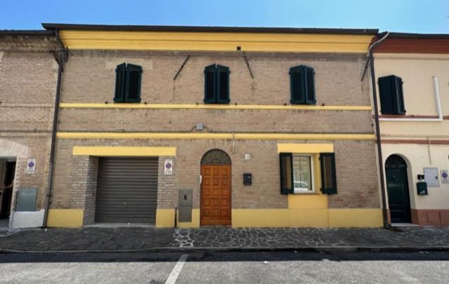 Affittacamere Il Cortile キアラヴァッレ エクステリア 写真