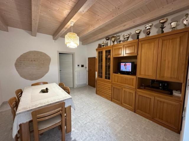 Affittacamere Il Cortile キアラヴァッレ エクステリア 写真