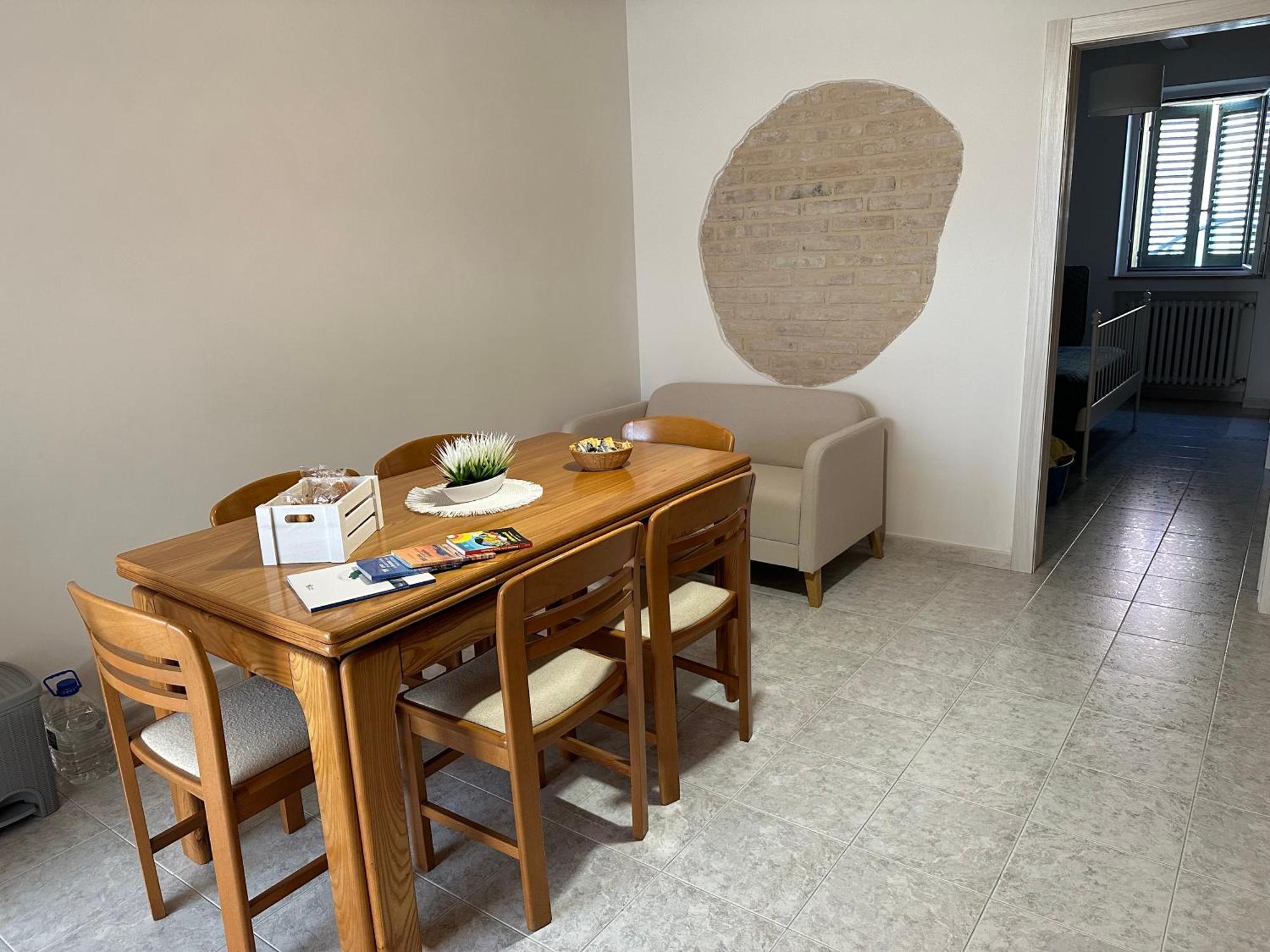 Affittacamere Il Cortile キアラヴァッレ エクステリア 写真