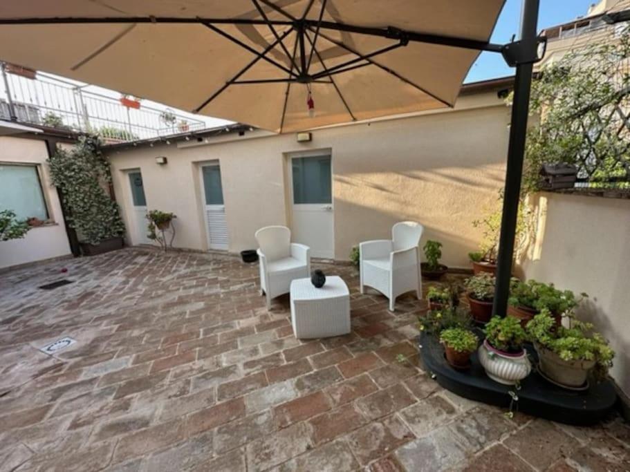 Affittacamere Il Cortile キアラヴァッレ エクステリア 写真